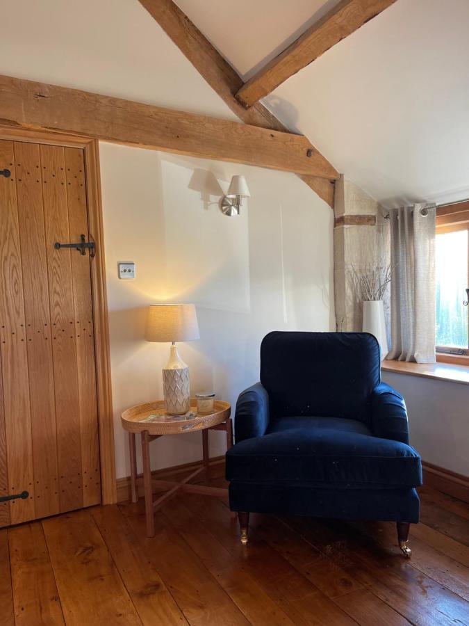 The Cider Barn - Spacious First Floor Apartment Set Within Barn Conversion 첼튼엄 외부 사진