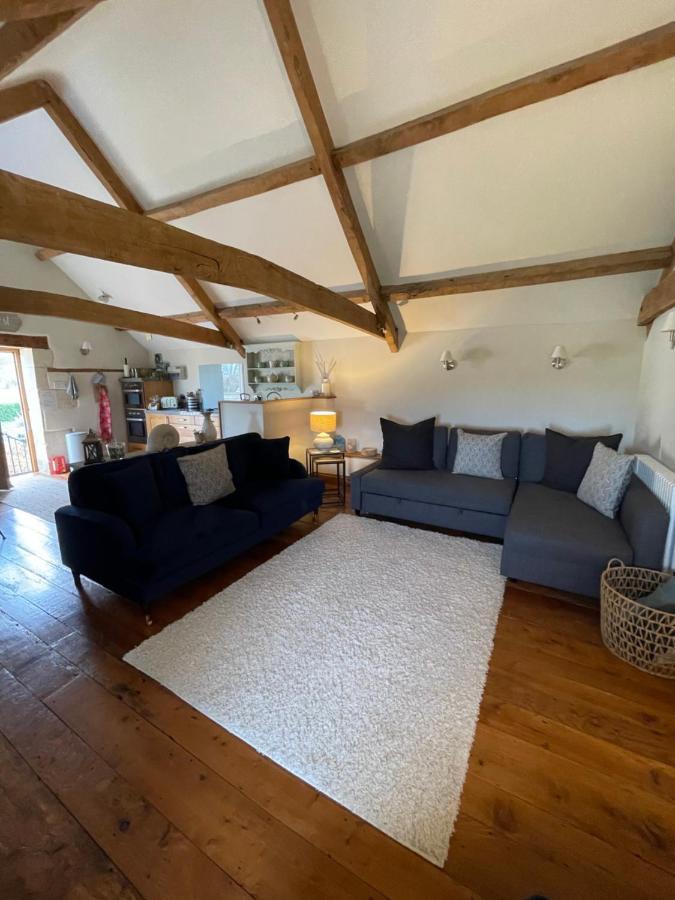 The Cider Barn - Spacious First Floor Apartment Set Within Barn Conversion 첼튼엄 외부 사진